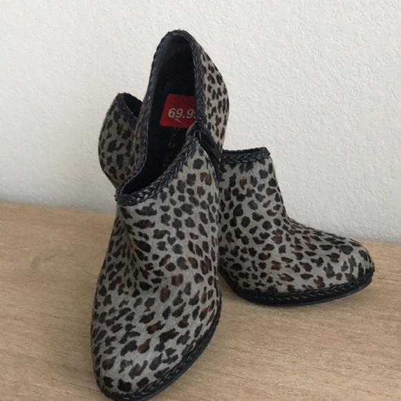 Gianni Bini  Leopard Print Haircalf Booties - Picture 4 of 9